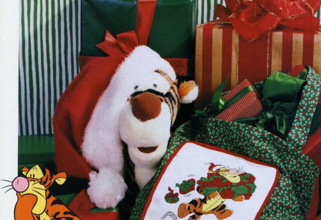 Tigger Christmas gifts pattern cross stitch disney (1)