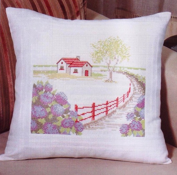 cushion cross stitch house with hortensias (1)