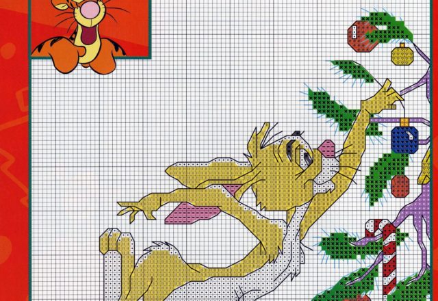 friends of winnie the pooh decorate the Christmas tree (2)